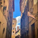 Dimora Con Finestra Sui Tetti Di