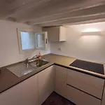 Dimora Con Finestra Sui Tetti Di