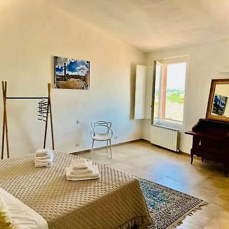 Dimora Con Finestra Sui Tetti Di Apartment