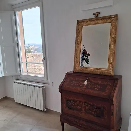 Dimora Con Finestra Sui Tetti Di