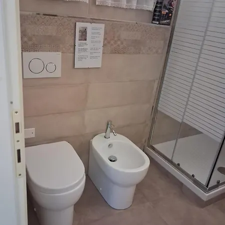 Dimora Con Finestra Sui Tetti Di *