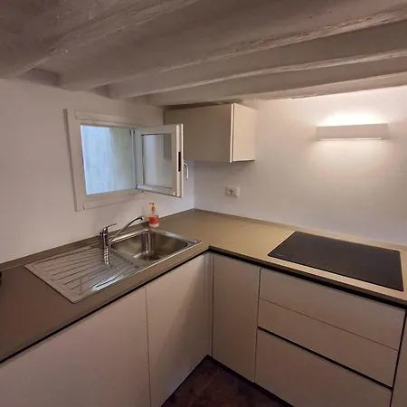 Dimora Con Finestra Sui Tetti Di