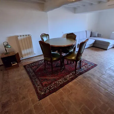 Dimora Con Finestra Sui Tetti Di Apartament *