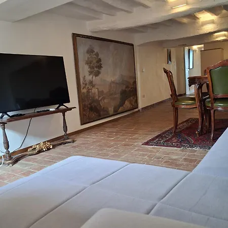 Dimora Con Finestra Sui Tetti Di