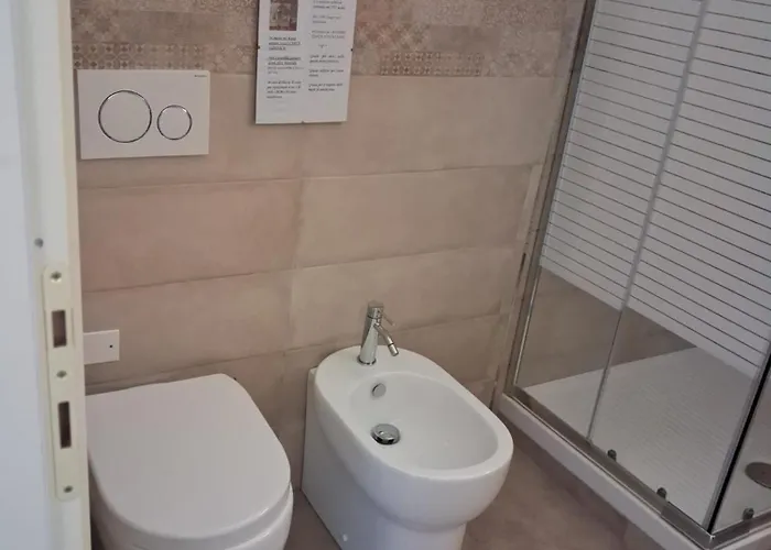 Dimora Con Finestra Sui Tetti Di *