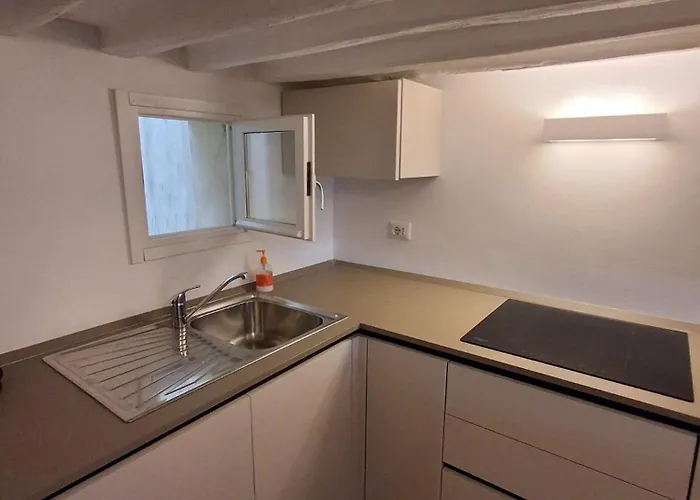 Dimora Con Finestra Sui Tetti Di