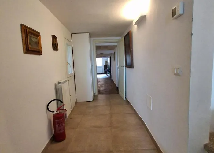 Lägenhet Dimora Con Finestra Sui Tetti Di