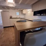 Dimora Con Finestra Sui Tetti Di