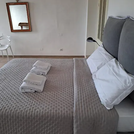 Dimora Con Finestra Sui Tetti Di