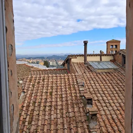 Dimora Con Finestra Sui Tetti Di Apartment