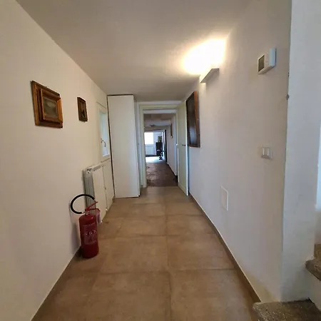 דירה Dimora Con Finestra Sui Tetti Di