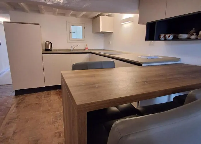 Dimora Con Finestra Sui Tetti Di