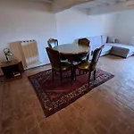 Dimora Con Finestra Sui Tetti Di דירה *