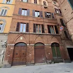 Dimora Con Finestra Sui Tetti Di