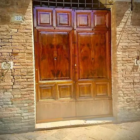 Dimora Con Finestra Sui Tetti Di Apartamento *