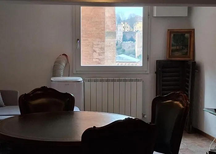 Dimora Con Finestra Sui Tetti Di *